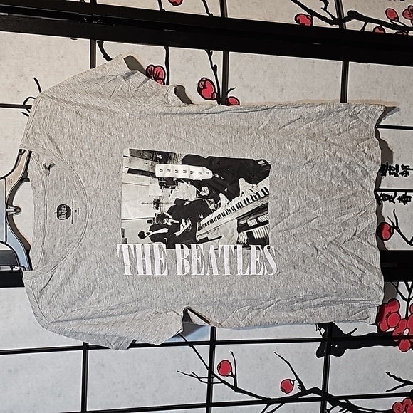 The Beatles‎ Box T Shirt Short Sleeve New - Picture 1 of 5